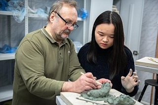 International students attended painting and sculpture classes