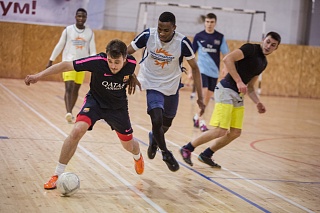 TSU international students are studying the Russian with football 